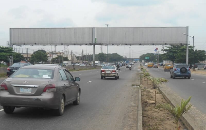 GBAGADA GANTRY U/WAVE Along Gbagada Oshodi express by Gbagada bstop FTF Oshodi (INVM)