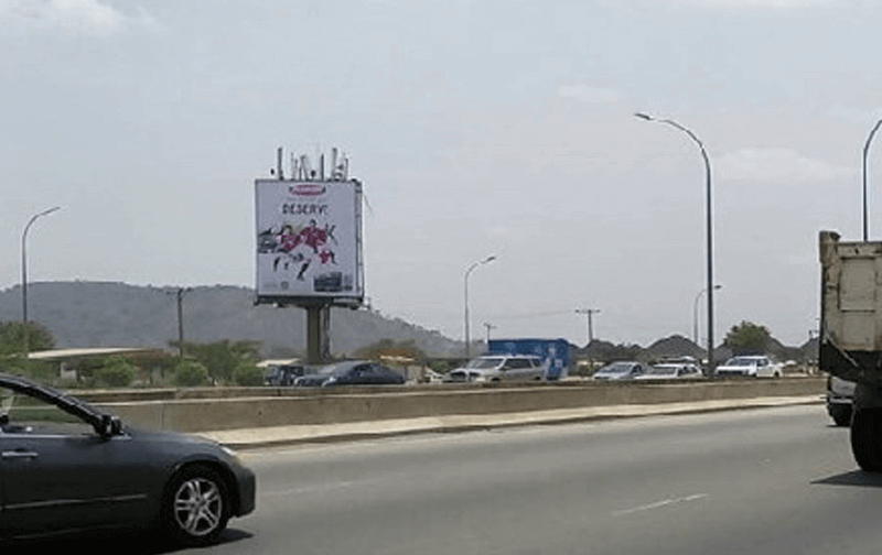 Abuja Unipole LHS along the Murtala Mohammed expressway , driving from Gwarinpa Towards Kasana (GO)