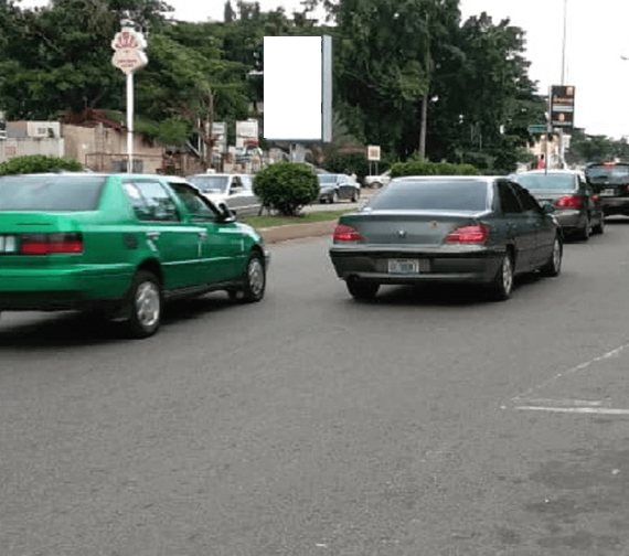 Abuja Unipole Along LHS on the Ademola Adetokombu Cresent, driving from Ahmedu Bella Way Towards Wuse (GO)