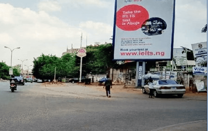 Abuja Unipole RHS on the Ademola Adetokombu Cresent, driving from Wuse Towards Ahmedu Bella Way (GO)