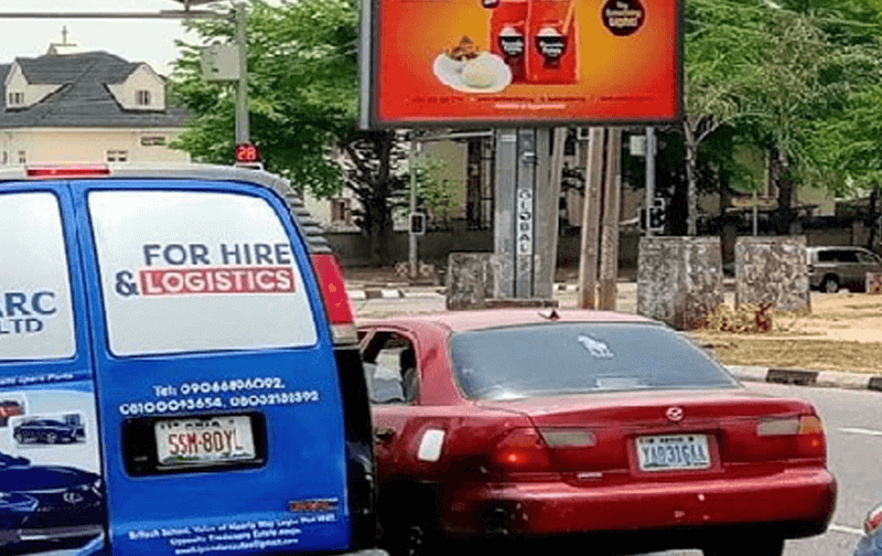 Abuja Unipole RHS on the Shehu Shagari way, driving from Asokoro towards Shehu Shagari way (GO)