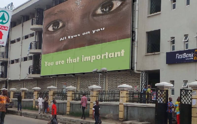 Walldrape along Ojuelegba road FTT Tejuosho market (OE)